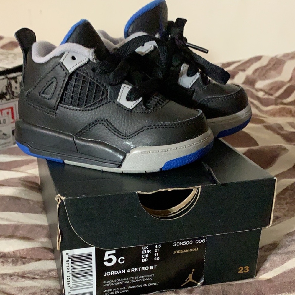 JORDAN 4 RETRO
